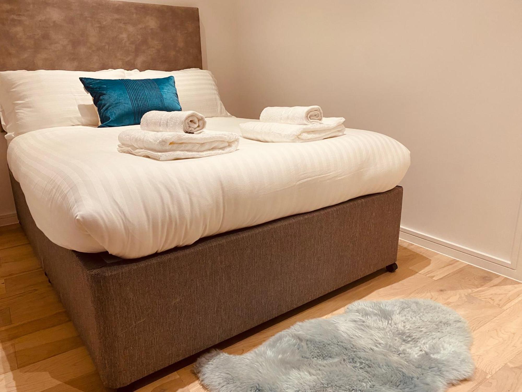 Spacious 3 Bed With Terrace