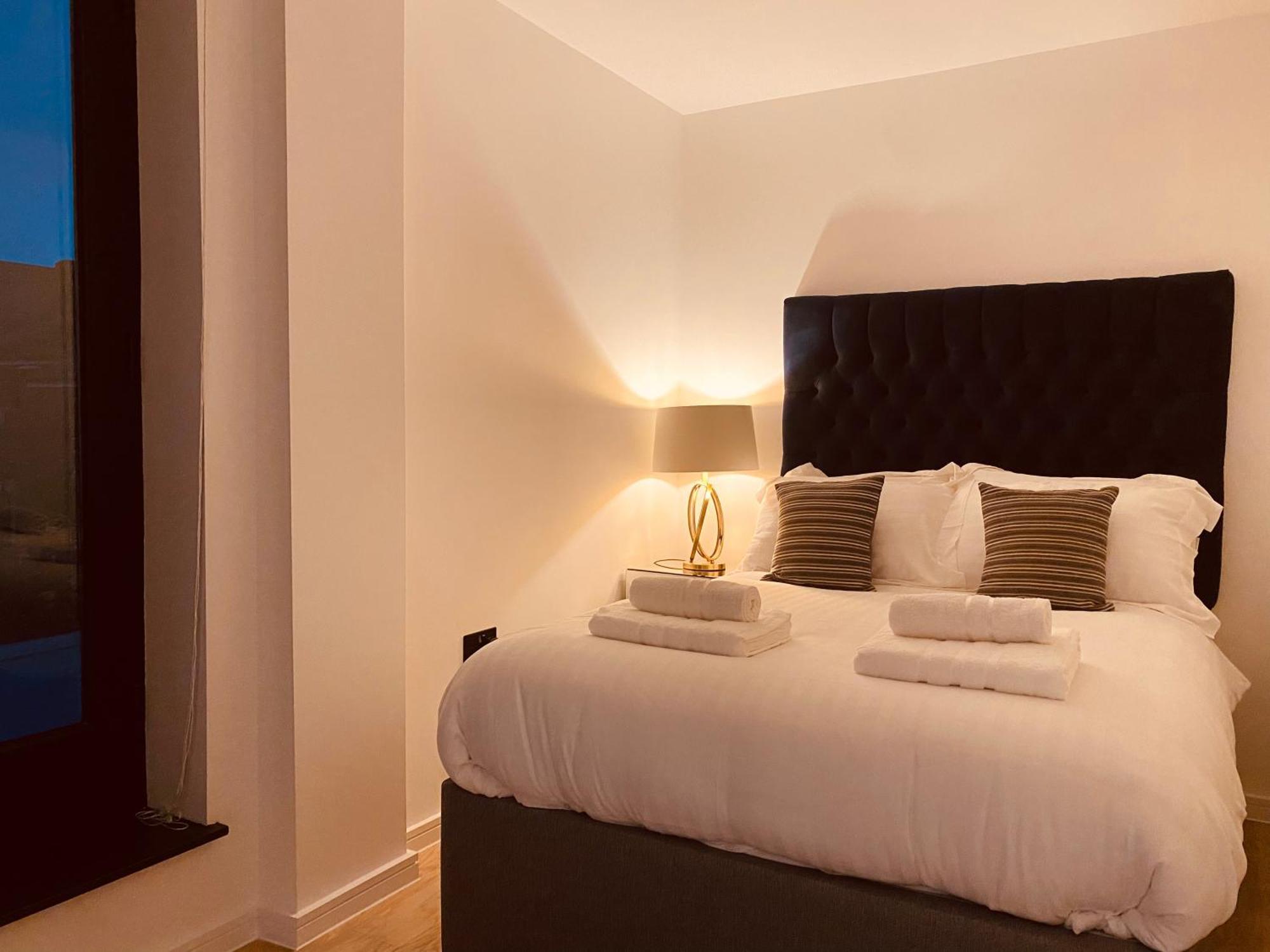 Spacious 3 Bed With Terrace Apartment
