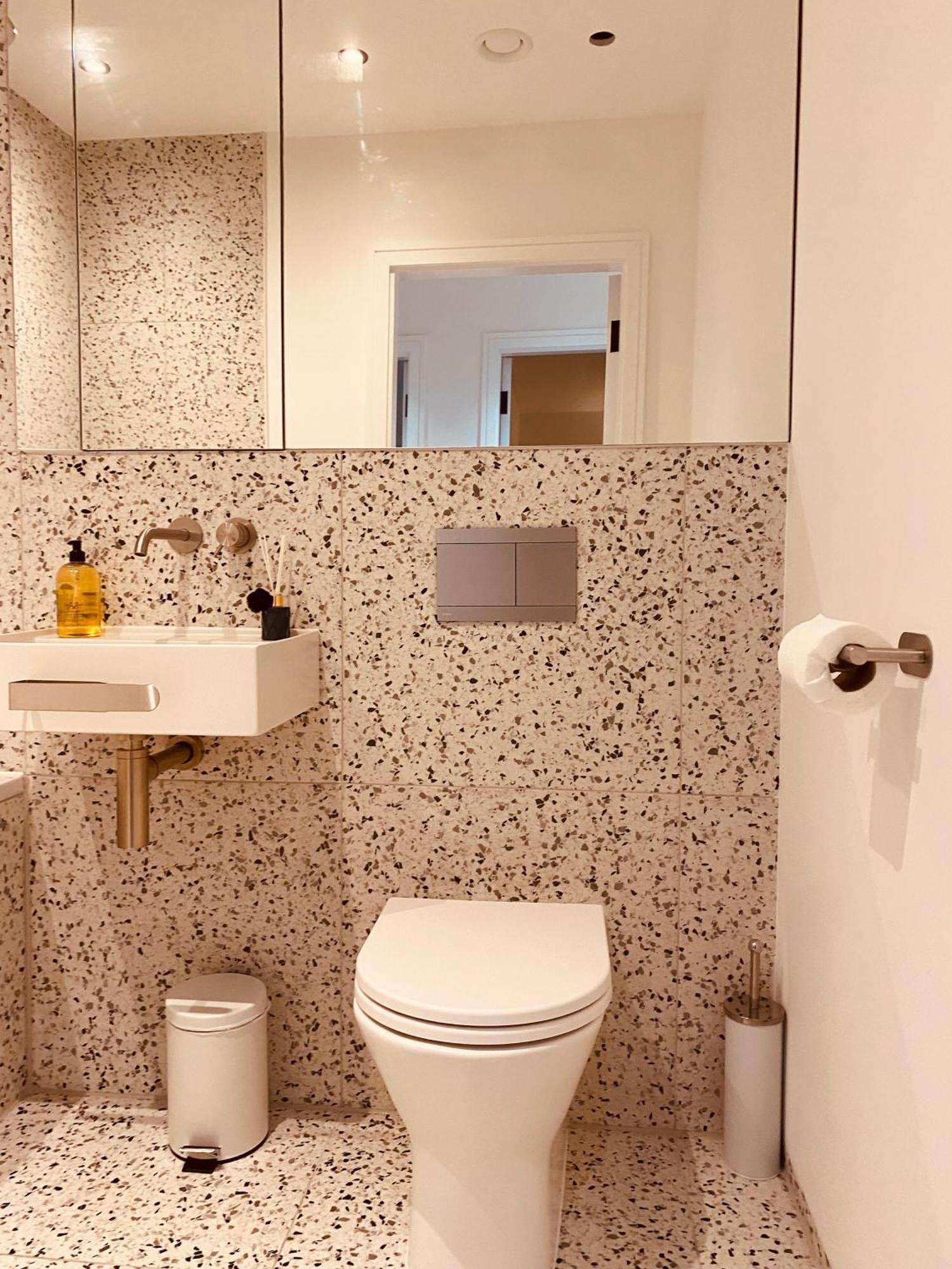 Spacious 3 Bed With Terrace Apartment *