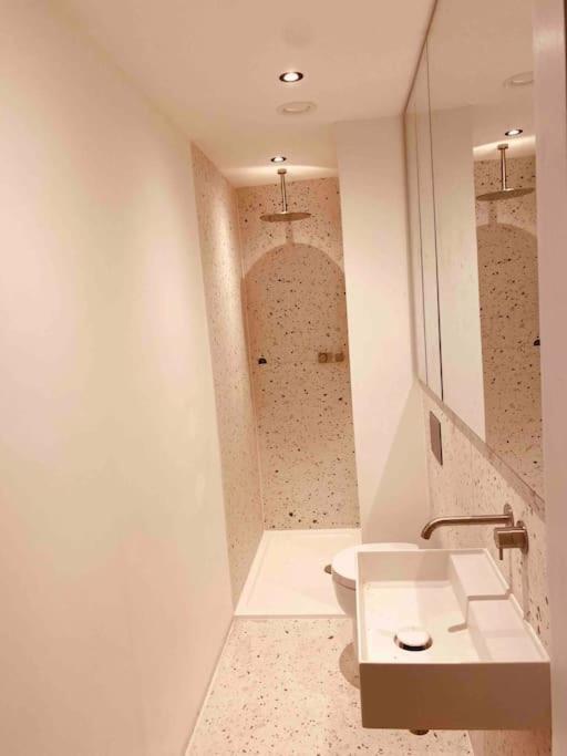 Spacious 3 Bed With Terrace Apartment