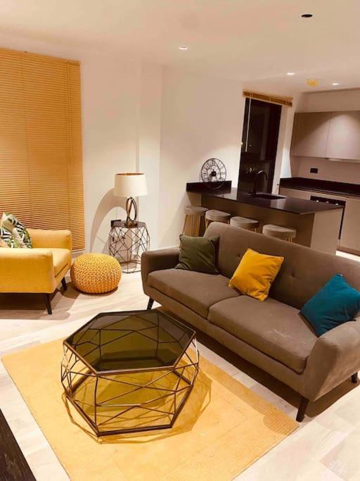 Apartment Spacious 3 Bed With Terrace London