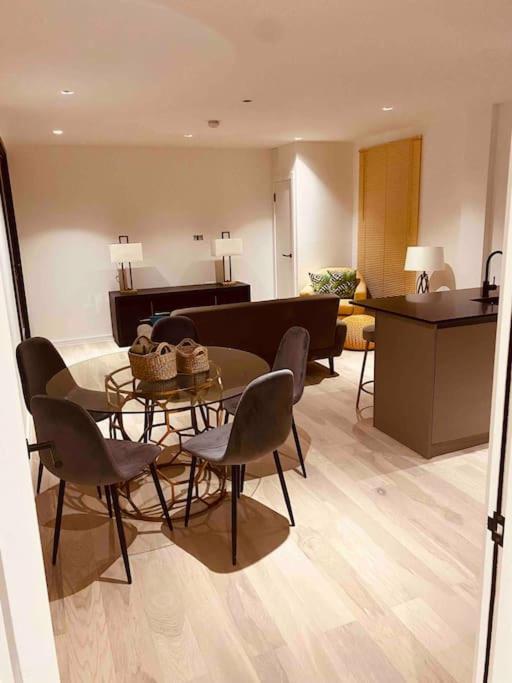 Apartment Spacious 3 Bed With Terrace *
