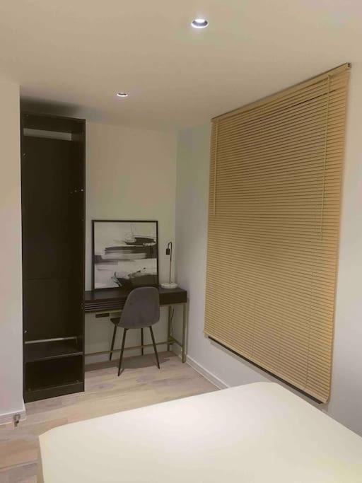 Apartment Spacious 3 Bed With Terrace